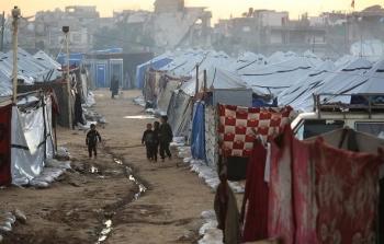 شهيد ومصابون بقصف خيمة نازحين غرب خانيونس