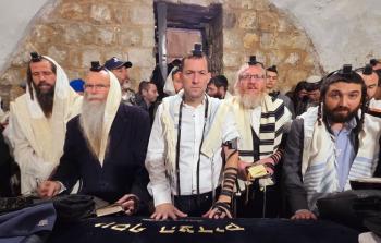 إقامة صلاة يهودية صباحية في قبر يوسف بنابلس