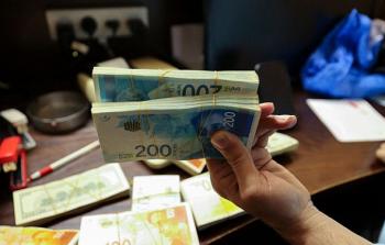 صرف رواتب الموظفين