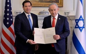 نتنياهو وروبيو اليوم خلال التوقيع على وثيقة الانضمام لمجلس السلام