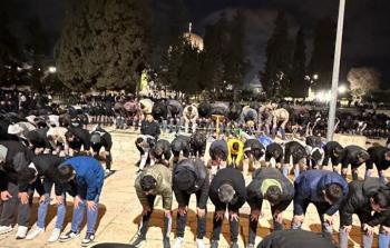 60 ألف مصلٍ يؤدون العشاء والتراويح في المسجد الأقصى