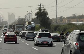 قافلة سيارات تشل إسرائيل بتصعيد للحراك الاحتجاجي