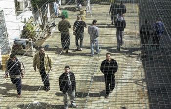 الأسرى في السجون