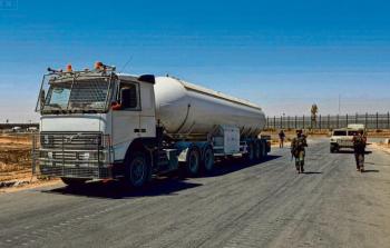 يديعوت : جنود يهربون البضائع لغزة مقابل الملايين