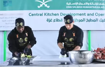 غزة: تدشين مطبخ مركزي لإنتاج 24 ألف وجبة يومياً بدعم سعودي