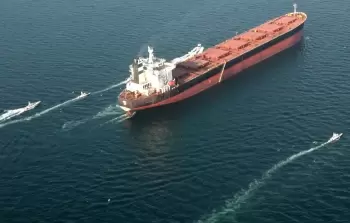 شركات شحن كبرى تعلق عمليات سفنها في الخليج