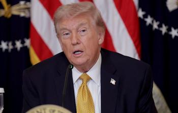 ترامب يهدد إيران بضرب محطات الطاقة إذا لم تفتح مضيق هرمز