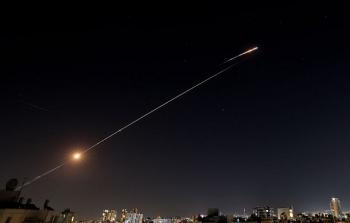 الحرس الثوري الإيراني يعلن إطلاق صواريخ ومسيرات باتجاه إسرائيل