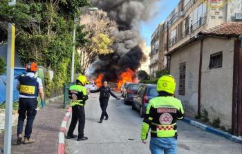 مركبات تشتعل فيها النيران في بني براك