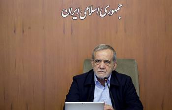 الرئيس الإيراني يتوعّد بالانتقام لاغتيال خامنئي