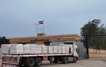 مصر تدفع بأطنان من المساعدات الغذائية والمواد البترولية إلى غزة اليوم