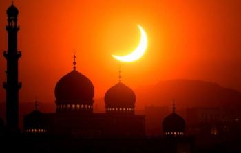 هل ليلة القدر تكون في الليالي الوترية فقط؟ دليل رمضان 2026