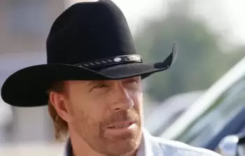 سبب وفاة تشاك نوريس: رحيل أسطورة الفنون القتالية عن 86 عاماً