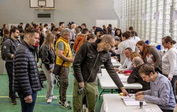 زلزال سياسي في المجر: المعارضة تكتسح الانتخابات وأوربان يقر بالهزيمة