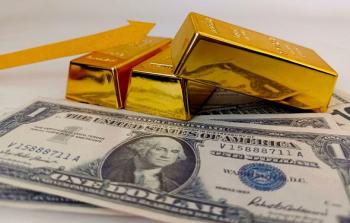 الذهب يرتفع والدولار يتراجع وسط ترقّب نهاية قريبة للحرب على إيران
