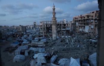 خيام النازحين وسط الدمار في غزة - تعبيرية