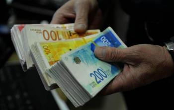 أموال من عملة الشيكل