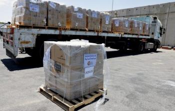 مساعدات تنتظر الدخول إلى قطاع غزة