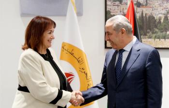 حسين الشيخ يستقبل مفوضة الاتحاد الأوروبي