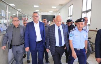 وزير الداخلية يتفقد معبر الكرامة