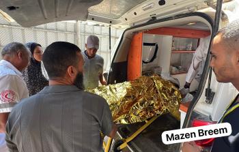 مصاب بحالة خطيرة جرّاء قصف مسيّرة إسرائيلية قرب جسر بلدة القرارة شمالي خان يونس جنوبي قطاع غزة