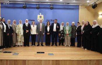 رئيس الوزراء يسلم منح لـ 45 جمعية نسوية في محافظات شمال الضفة