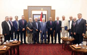 الرئيس عباس يقلد قامات وطنية أوسمة الثقافة والعلوم والفنون