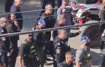 بن غفير يقتحم الجواريش ويشرف على هدم نحو 10 حظائر