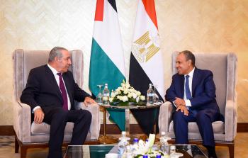 حسين الشيخ ووزير الخارجية المصري خلال اللقاء