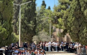 70 ألفا يؤدون صلاة الجمعة في المسجد الأقصى