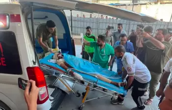 مصابون في قصف إسرائيلي على خان يونس جنوبي قطاع غزة - أرشيفية
