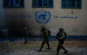 الجيش الإسرائيلي أمام مقر الأونروا في غزة خلال الاجتياح البري