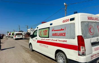 الهلال الأحمر يشارك في إجلاء 53 مريضًا و57 مرافقًا للعلاج خارج قطاع غزة