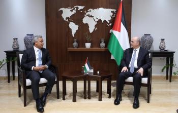 اجتماع رئيس الوزراء مع السفير المصري لدى فلسطين