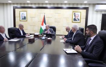 مصطفى يبحث دعم القطاع الصحي وتعزيز توريد الأدوية في ظل الأزمة المالية