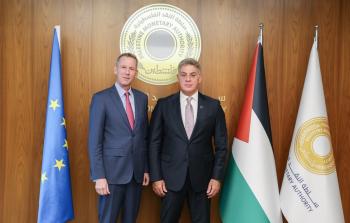 وزير الاقتصاد يلتقي ممثل الاتحاد الأوروبي لدى فلسطين