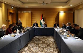 الرئيس عباس يلتقي السفراء العرب في العاصمة القبرصية نيقوسيا