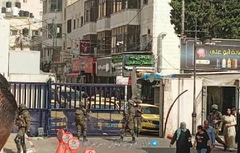 الاحتلال يقتحم ساحة مجمع فلسطين الطبي