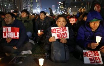 تشهد سول عاصمة كوريا الجنوبية مظاهرات بأشكال مختلفة تطالب بتنحي الرئيسة بان.