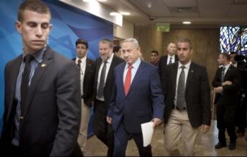 نتنياهو بعد خروجه من الاجتماع
