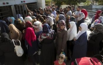 فلسطينيون بانتظار معاملات لم الشمل