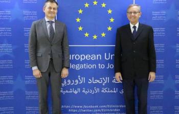 سفير الاتحاد الأوروبي في الأردن السيد أندريا ماتيو فونتانا ومدير عمليات الأونروا في الأردن روجر ديفيز في مقر بعثة الاتحاد الأوروبي في الأردن