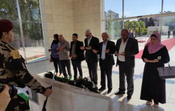 قيادة الجبهة العربية الفلسطينية تضع اكليل من الورود على ضريح القائد الرمز ياسر عرفات