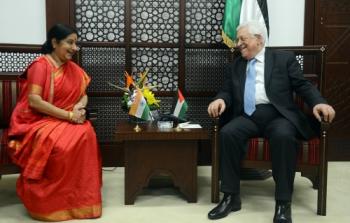 الرئيس خلال لقاءه مع وزيرة الخارجية الهندية