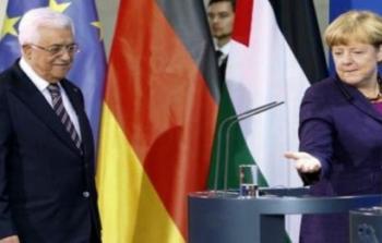 الرئيس عباس مع ميركل