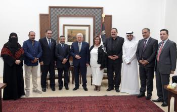 الرئيس محمود عباس، أثناء لقاء وفد من وزارة التربية والتعليم الكويتية