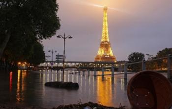 المياه أغرقت شوارع باريس ورفعت منسوب المياه في نهر السين