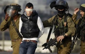 اعتقال فلسطينين من قبل قوات الإحتلال الاسرائيلي