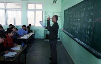 معلم في أحد مدارس الحكومة في غزة - توضيحية