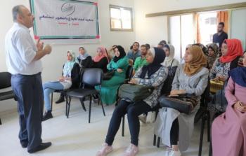 جلسة نقاش حول تعزيز المفاهيم الديمقراطية